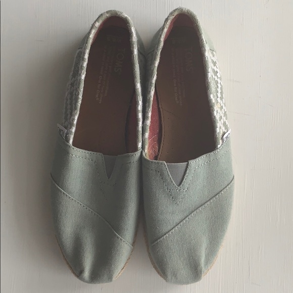 Toms - Picture 2 of 5